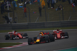 Daniel Ricciardo, Red Bull Racing RB13, leads Kimi Raikkonen, Ferrari SF70H, and Sebastian Vettel, F
