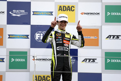 Podium : le vainqueur Lando Norris, Carlin, Dallara F317 Volkswagen