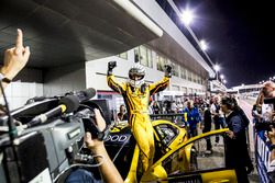 Ganador de la carrera Gabriele Tarquini, LADA Sport Rosneft, Lada Vesta