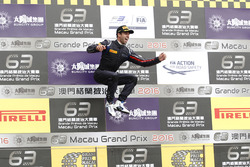 Podium: Race winner António Felix da Costa, Carlin Dallara Volkswagen