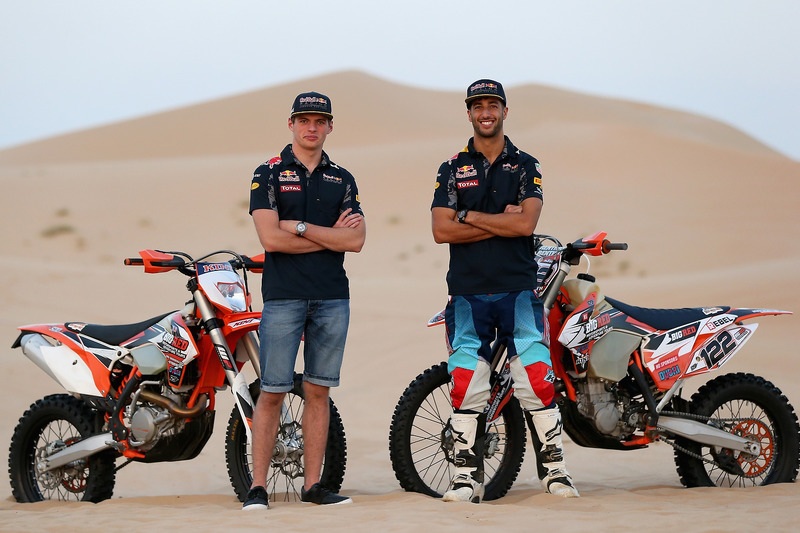 Max Verstappen, Red Bull Racing y Daniel Ricciardo, Red Bull Racing posan para la foto