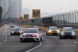 Andy Yan Cheuk Wai, Liqui Moly Team Engstler Volkswagen Golf GTI TCR; Dusan Borkovic, B3 Racing Team