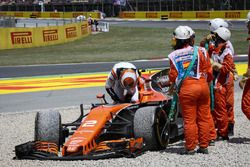 Marshals recover the car of race retiree Stoffel Vandoorne, McLaren MCL32 after crashing out of the race