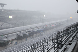 La pioggia si abbatte sull'Indianapolis Motor Speedway