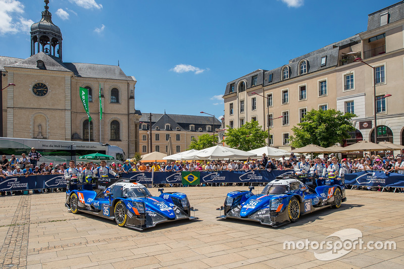 #35 Signatech Alpine A470 Gibson: Pierre Ragues, Andre Negrao, Nelson Panciatici, #36 Signatech Alpine A470 Gibson: Gustavo Menezes, Romain Dumas, Matt Rao