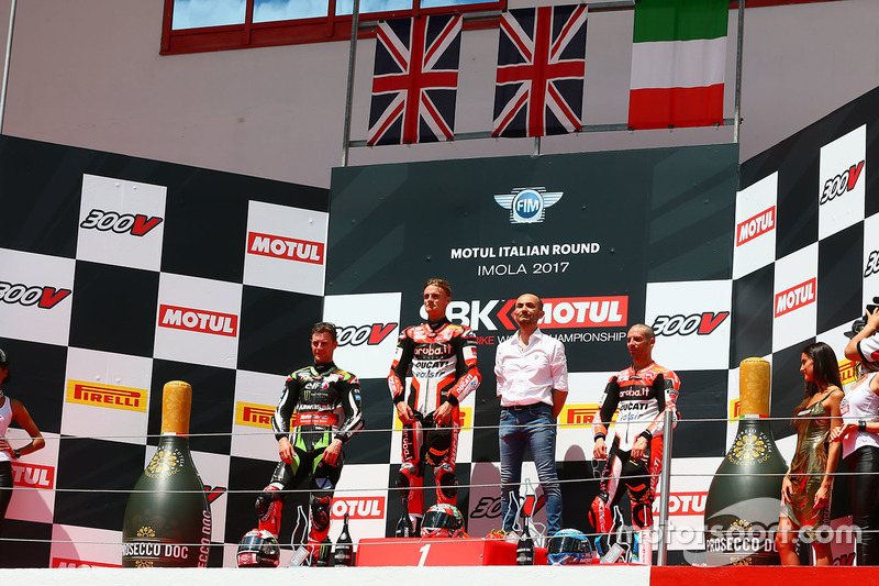Podio: ganador de la carrera Chaz Davies, Ducati Team, segundo Jonathan Rea, Kawasaki Racing, y tercero Marco Melandri, Ducati Team
