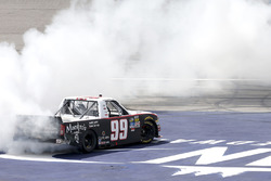 Ganador de la carrera Darrell Wallace Jr., MDM Motorsports Chevrolet