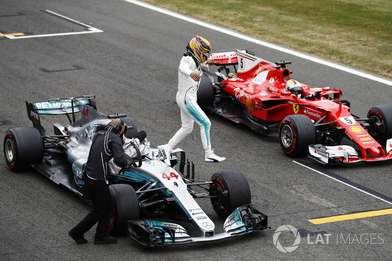 Lewis Hamilton, Mercedes AMG F1, celebrates pole