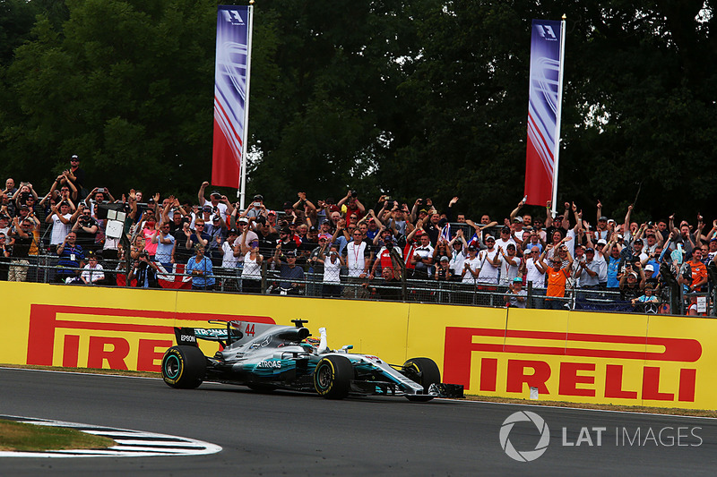 Ganador de la carrera Lewis Hamilton, Mercedes AMG F1