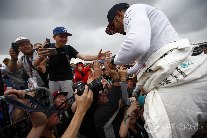 Race winner Lewis Hamilton, Mercedes AMG F1, celebrates victory with the fans