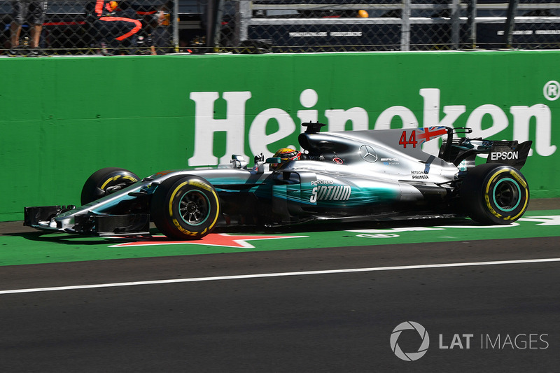 Race winner Lewis Hamilton, Mercedes-Benz F1 W08 crosses the line