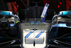 La monoposto di Lewis Hamilton, Mercedes-Benz F1 W08 Hybrid nel garage