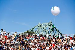 Le public dans les tribunes