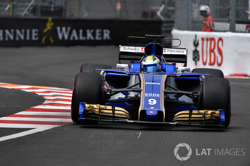 Com um carro pouco competitivo, a Sauber teve desempenho apagado na primeira metade do ano. O time constantemente era eliminado na primeira fase do Q1 e ocupava as últimas posições do pelotão.