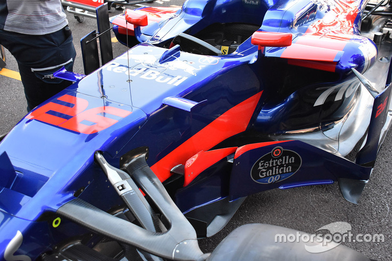 Scuderia Toro Rosso STR12 detalle del frente