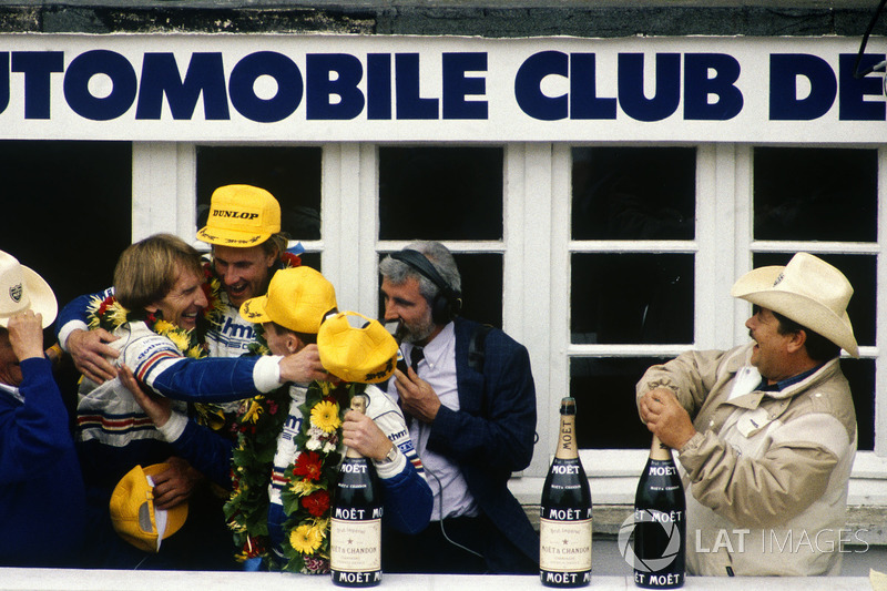 Podium: Hans-Joachim Stuck, Al Holbert, Derek Bell, Rothmans Porsche 962C