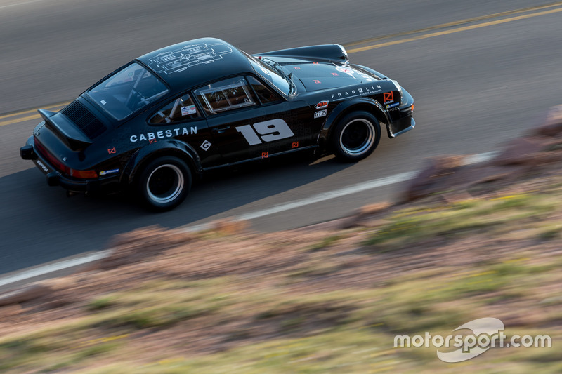 №19 Porsche 911 SC 3.0l Gr4: Лори Мэни
