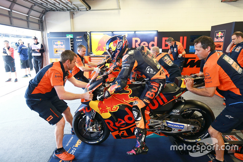 <img src="http://cdn-1.motorsport.com/static/custom/car-thumbs/MOTOGP_2017/BIKES/KTM.png" width="80" /> Red Bull KTM Factory Racing