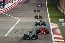 Valtteri Bottas, Mercedes F1 W08, Sebastian Vettel, Ferrari SF70H, Lewis Hamilton, Mercedes F1 W08,