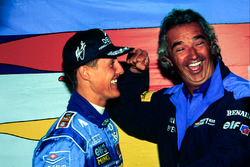 Il vincitore della gara Michael Schumacher, Benetton, Flavio Briatore