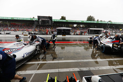 Felipe Massa, Williams FW40, Lance Stroll, Williams FW40, are returned to the garage