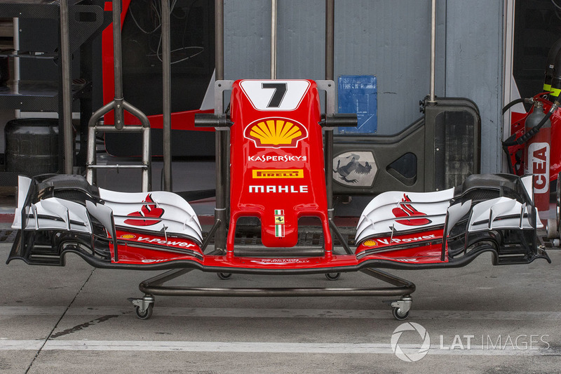 Nez et aileron avant de la Ferrari SF70H