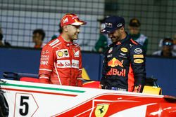 Обладатель поула Себастьян Феттель, Ferrari, и Даниэль Риккардо, Red Bull Racing