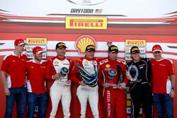 Podium : le vainqueur Thomas Loefflad, StileF Squadra Corse; le deuxième, Vladimir Hladik, Baron Service; les troisièmes, Rick Lovat, Kessel Racing; Corinna Gostner, Ineco - MP Racing avec James Calado; Sam Bird; Davide Rigon