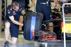 Daniel Ricciardo, Red Bull Racing testing the new 2017 Pirelli tyres