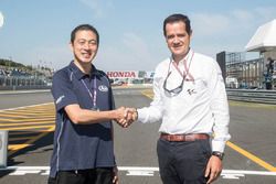 Direktur Arai, Akihito Arai dan Managing Director Commercial Area Dorna Sports, Pau Serracanta