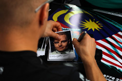 Valtteri Bottas, Mercedes AMG F1, card per autografi