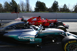 Valtteri Bottas, Mercedes AMG F1 W08 and Sebastian Vettel, Ferrari SF70H