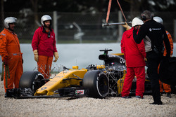 Jolyon Palmer, Renault Sport F1 Team RS17 dans le bac à gravier