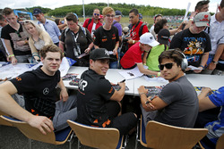 Autograph session, Harrison Newey, Van Amersfoort Racing Dallara F317 - Mercedes-Benz, Joey Mawson,