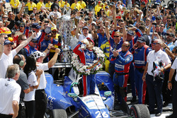 Takuma Sato, Andretti Autosport Honda celebrates with milk in victory lane