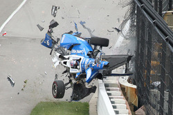 Scott Dixon, Chip Ganassi Racing Honda in a huge crash