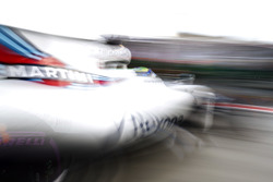 Felipe Massa, Williams FW40, leaves the garage