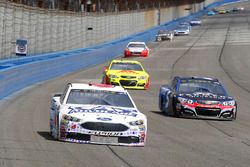 Trevor Bayne, Roush Fenway Racing Ford and Kasey Kahne, Hendrick Motorsports Chevrolet