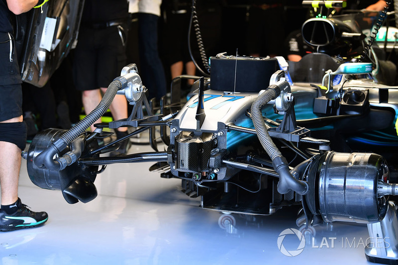 Mercedes-Benz F1 W08 Hybrid garajda