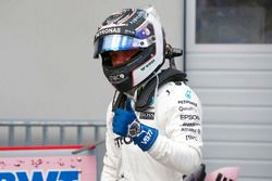 Ganador de la pole Valtteri Bottas, Mercedes AMG F1