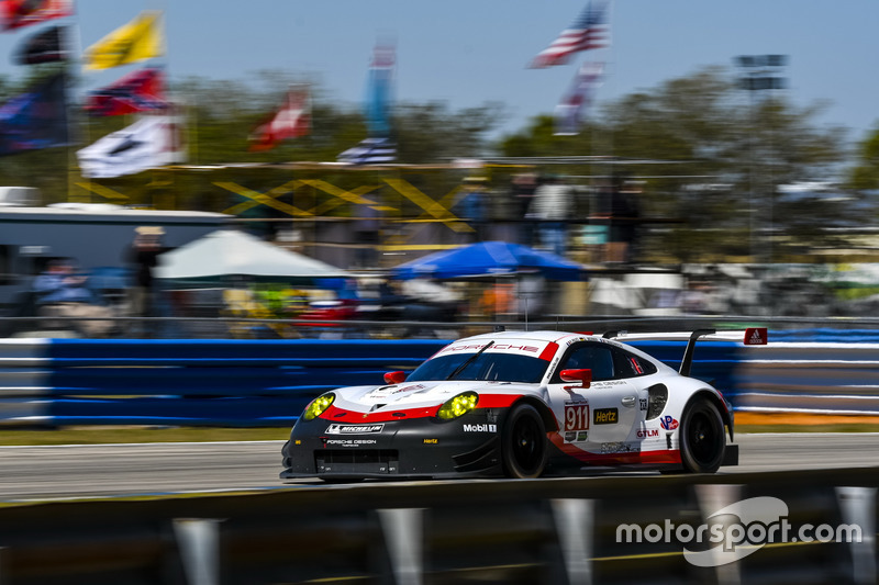 #911 Porsche Team North America Porsche 911 RSR: Patrick Pilet, Dirk Werner, Frédéric Makowiecki