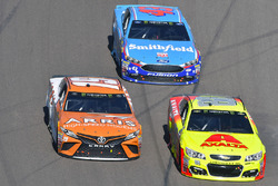 Daniel Suarez, Joe Gibbs Racing Toyota, Dale Earnhardt Jr., Hendrick Motorsports Chevrolet, Aric Alm
