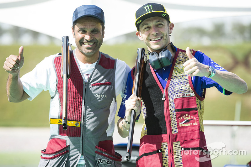 Valentino Rossi, Yamaha Factory Racing, Nasser Al-Attiyah en el club de tiro de Losail