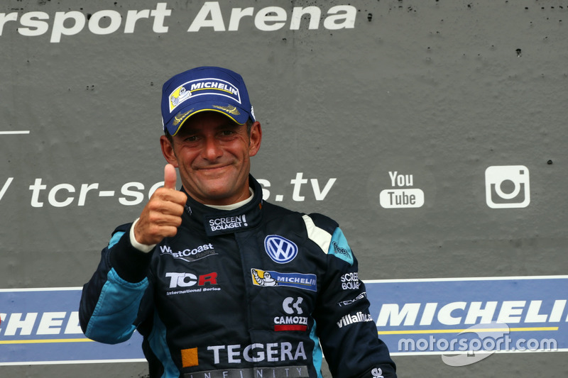 Podio: il vincitore della gara Gianni Morbidelli, West Coast Racing, Volkswagen Golf GTi TCR