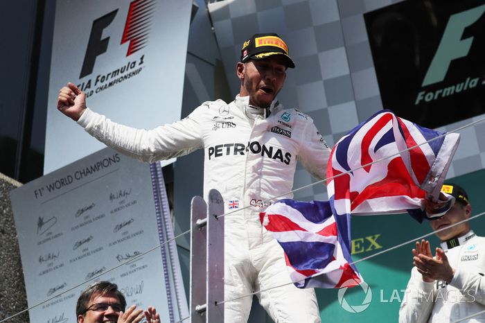 Podio: ganador de la carrera Lewis Hamilton, Mercedes AMG F1