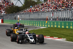 Kevin Magnussen, Haas F1 Team VF-17, Nico Hulkenberg, Renault Sport F1 Team RS17