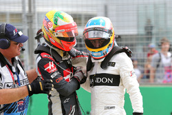 Esteban Gutierrez, Haas F1 Team en Fernando Alonso, McLaren