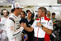 #1 Porsche Team Porsche 919 Hybrid: Mark Webber with Fritz Enzinger, Vice President LMP1, Porsche Te