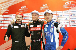 (Da sx a dx): Alex Fontana, Kia K3; Rob Huff, BAIC Senova, Andy Yan, Ford Focus;