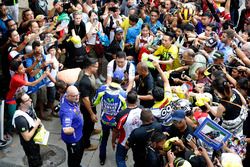 Valentino Rossi, Yamaha Factory Racing firma autografi ai tifosi